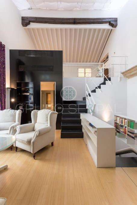 Ad10 Full House Near Cathedral By Antonia Diaz Street * Séville
